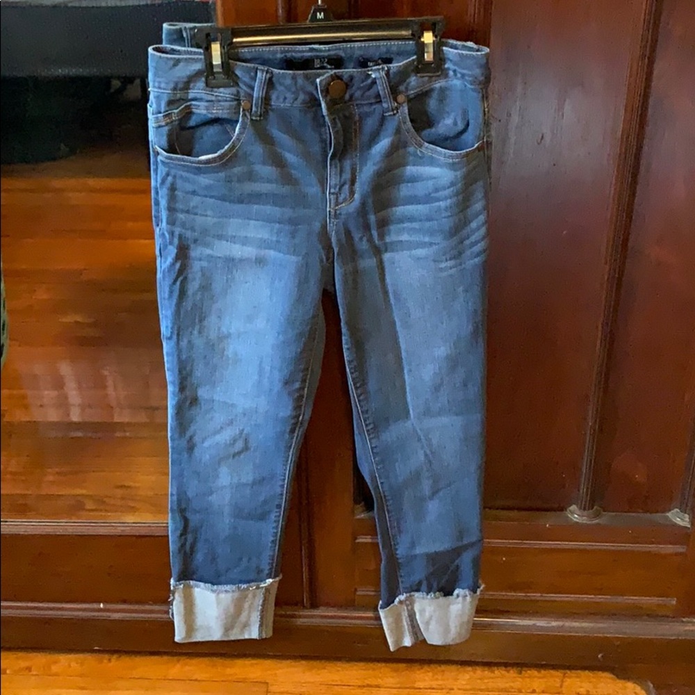 Women’s crop pants.